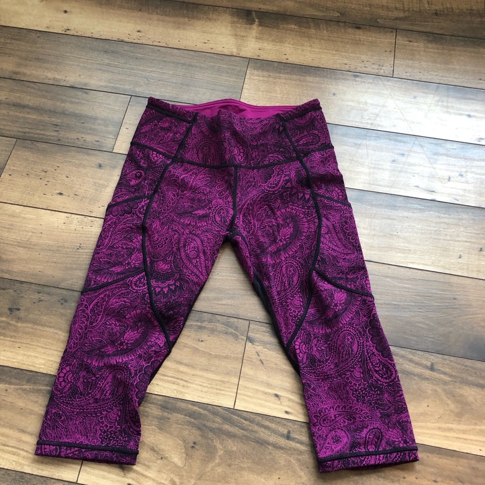 Size 8 lululemon crop pants